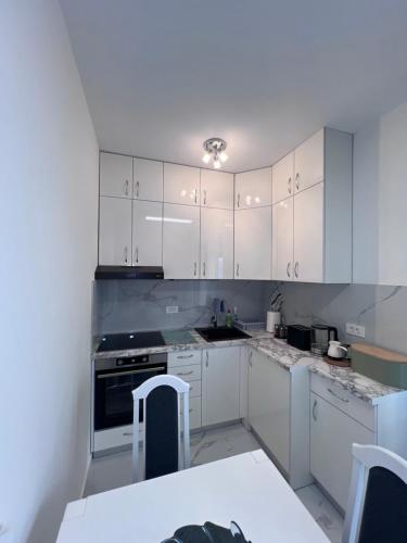 Vezo Apartment tesisinde mutfak veya mini mutfak