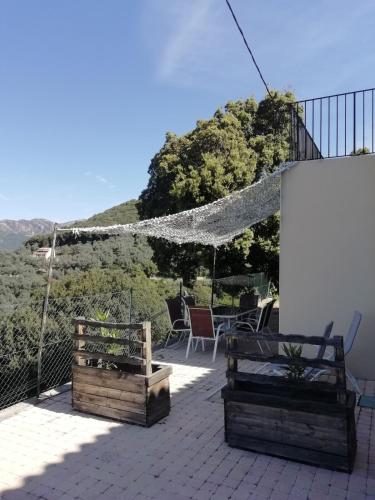 Photo de la galerie de l'établissement Appartement, rez de villa avec jardin, à Altagene