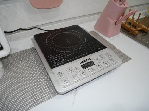 a remote control sitting on top of a table at Cozy at Kohlarn in Ko Larn