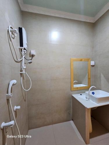 Ένα μπάνιο στο Kuri Himandhoo Inn