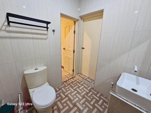 Ένα μπάνιο στο Kuri Himandhoo Inn