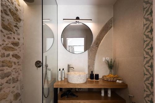Ένα μπάνιο στο Balarina Residence - Historic Beauty & Nature at Balarina by etouri