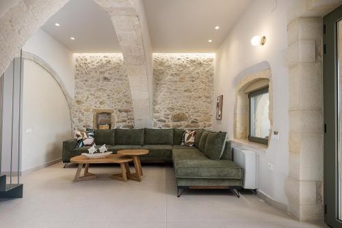 Χώρος καθιστικού στο Balarina Residence - Historic Beauty & Nature at Balarina by etouri