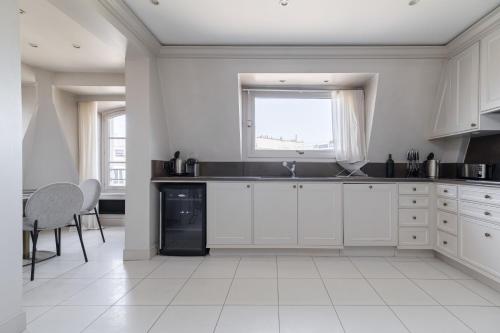 Luxury apartments - Avenue Montaigne photo 52