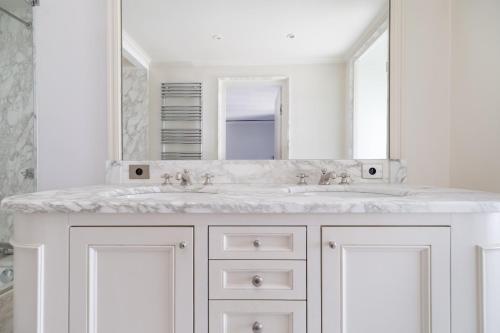 Luxury apartments - Avenue Montaigne photo 61