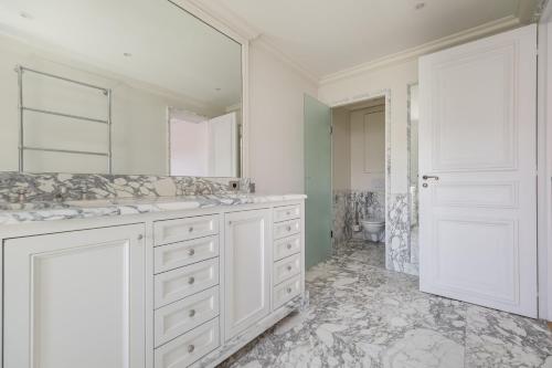 Luxury apartments - Avenue Montaigne photo 99