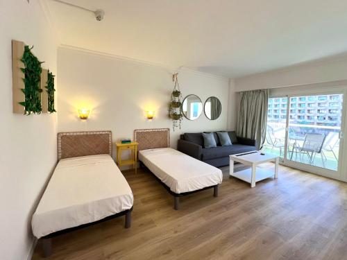 PYR Beach and Pool Studio I