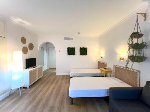 PYR Beach and Pool Studio I