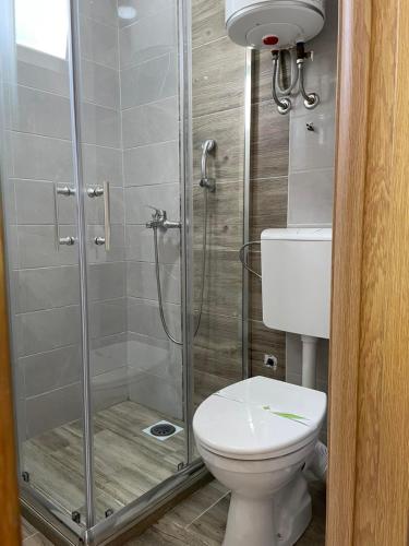 Apartmani Braća Kovačevićにあるバスルーム