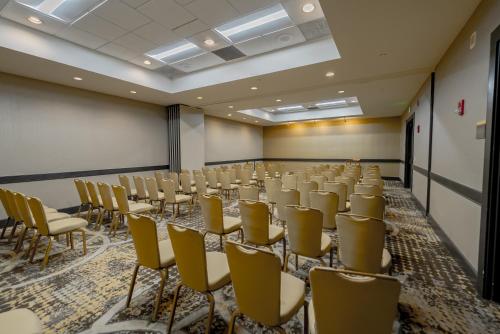 El área de trabajo o centro de convenciones de Memphis Vitality Hotel