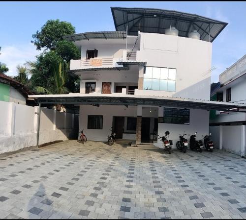 a group of motorcycles parked in front of a building at Aswathy Bhavan in Vadakkāncheri