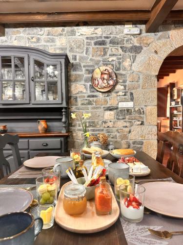 Еда / где поесть недалеко от of country house