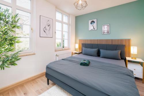 a bedroom with a large bed with a blue blanket at Smart Home - Wuppertal - Perfect for 5 Guests! Netflix - Central - Smart TV - Free Parking Zone in Wuppertal