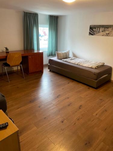 Postel nebo postele na pokoji v ubytování DKN - Ihr Zuhause auf Zeit in Merseburg Nähe Leuna, Schkopau - Voll ausgestattet