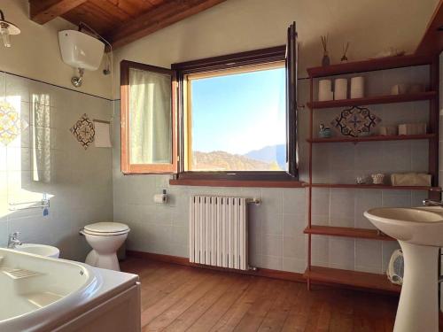 Ένα μπάνιο στο Casa Monte Liuru