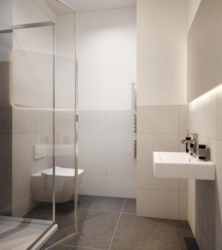 a white bathroom with a sink and a toilet at Altstadtidyll Neuruppin stilvolle Ferienwohnung im Herzen der Stadt in Neuruppin