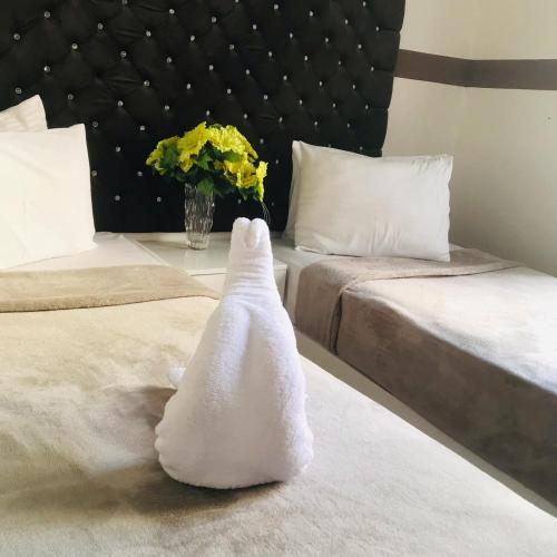Katil atau katil-katil dalam bilik di Hotel velvet One
