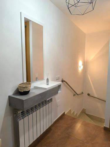 a bathroom with a sink and a mirror at Apartamentos Joli in Olivares de Duero