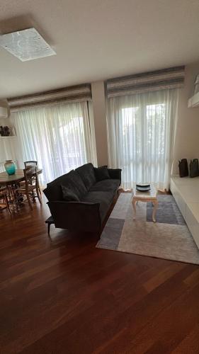 a living room with a couch and a table at Residenza nel parco in Busto Arsizio