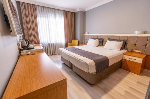 Postel nebo postele na pokoji v ubytování Emsa Palace Hotel