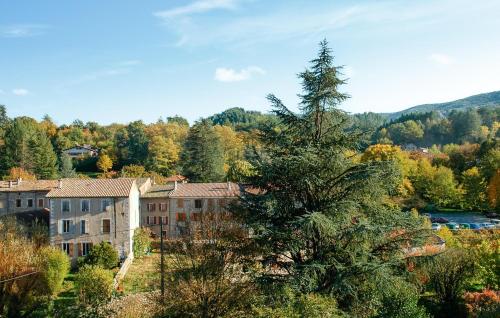 Photo de la galerie de l'établissement 3 Bedroom Lovely Home In Jaujac, à Jaujac