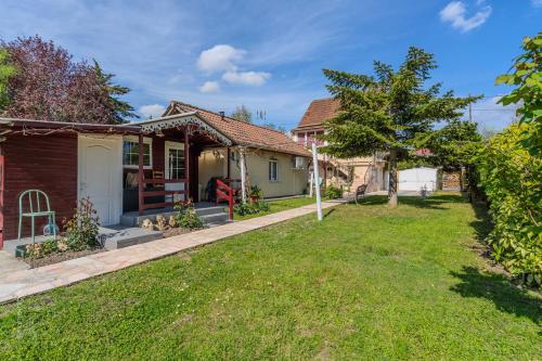 a house with a lawn in front of it at MagicLoc in Esbly