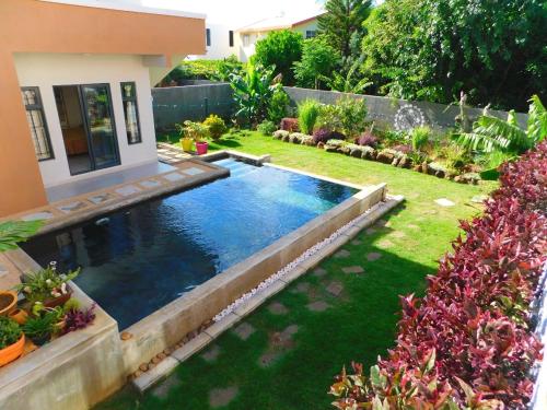 2 Bedrooms Ground floor villa with private pool & garden