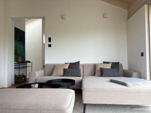 Χώρος καθιστικού στο Berglinien am Chiemsee I Exklusive Ferienwohnung mit bis zu 3 Schlafzimmern 2 Bädern und Alpenblick