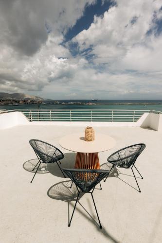 Panoramic Stylish Port View