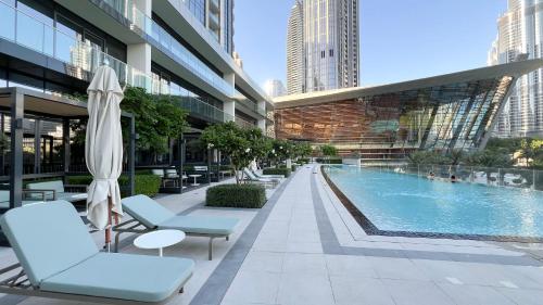 La alberca dentro o cerca de Great View from 63th Floor! Amazing Pool with Burj View! Grande Signature!