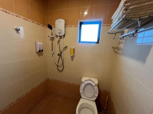 a bathroom with a shower and a toilet at Hotel O Kledang Menglembu in Ipoh
