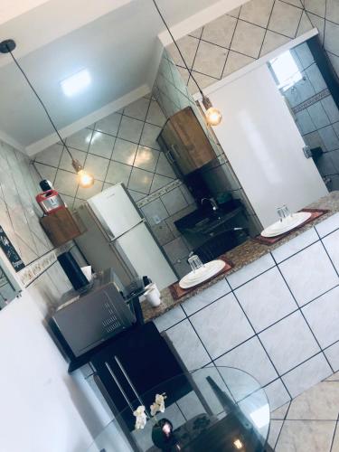 an overhead view of a kitchen with two sinks at Flat do Bispo in Uberlândia
