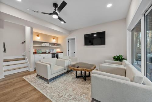 Televisyen dan/atau pusat hiburan di Adamina Canyon Luxurious 5BR 3BTH 2