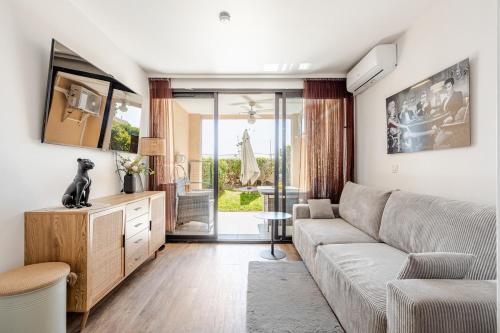 Apartment with Garden, Pool, Sea View and Parking