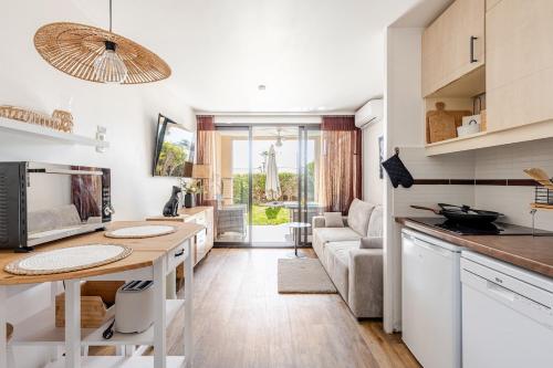 Apartment with Garden, Pool, Sea View and Parking