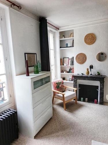 Η κουζίνα ή μικρή κουζίνα στο ROOMS HOME CSM Suites privées 1 ou 2 chambres en cœur de ville entre Paris et Reims 40 mn Disneyland Paris