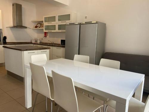 Cucina o angolo cottura di Gzira 2 Bed Maisonette