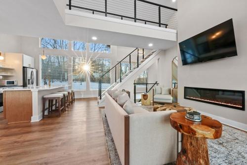 Μια τηλεόραση ή/και κέντρο ψυχαγωγίας στο Adamina Canyon Luxurious, Canyon View 5BR 3BTH 3