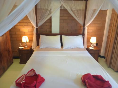 a bedroom with a bed with two red roses on it at Villa Sol in Kamburugamuwa