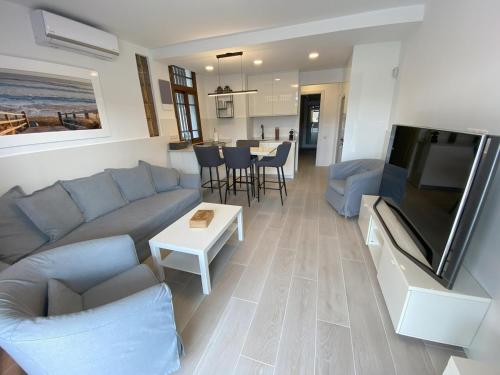 Refurbished apartment next to the beach