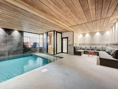 Bazén v ubytování Chalet HappySnow nebo v jeho okolí