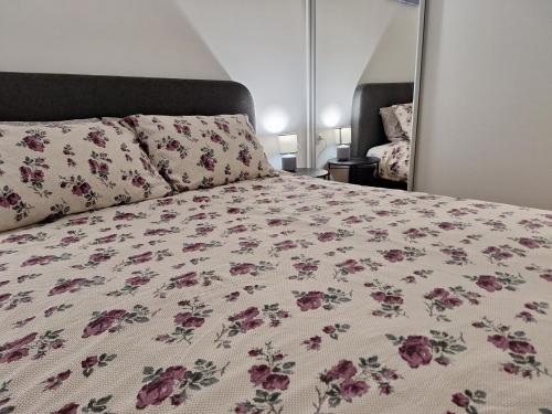 Postel nebo postele na pokoji v ubytování Apartman CENTAR NEVA
