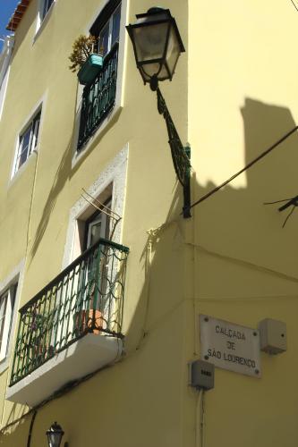 Casa do Castelo 2- Work or Relax in the historic heart of Lisbon!