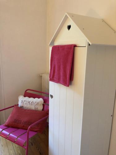 a childs bedroom with a pretend bed with a purple blanket at Chambre au calme centre ville in Caen