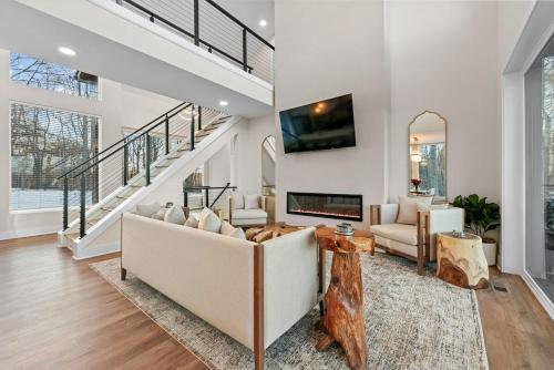 TV a/nebo společenská místnost v ubytování Adamina Canyon Luxurious, Canyon View 5BR 3BTH 8