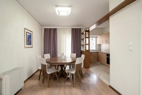 FilOikos 130sqm Athenian Retreat Sleeps up to 8 with Huge Terrace