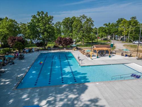 an overhead view of a large swimming pool at Hiawatha West Lake Tansi in Crossville
