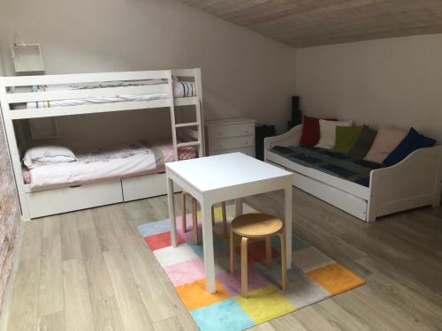 a small room with a table and a bunk bed at Vieux-Boucau - Maison entière 8 pers in Soustons