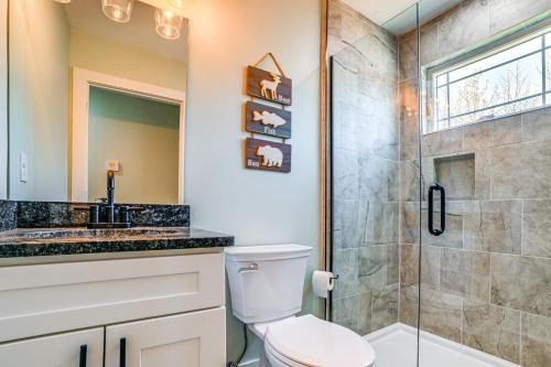 a bathroom with a toilet and a shower at 4 Mi to Lake Barkley Pet-Friendly Home with Hot Tub in Cadiz