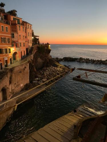 a view of a river with buildings and the ocean at Allo Scalo Dei Mille in Riomaggiore